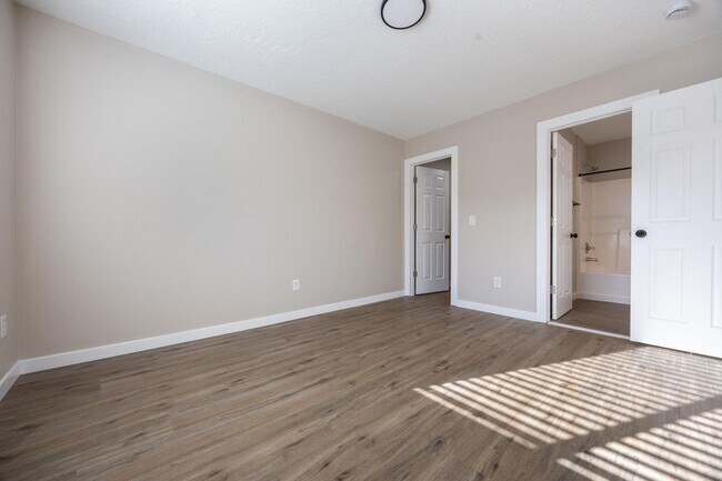 Building Photo - 3 bedroom, 2.5 bathroom home - SE Portland