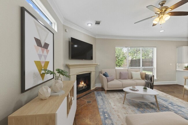 Building Photo - Chic M Streets townhome near shopping & di...