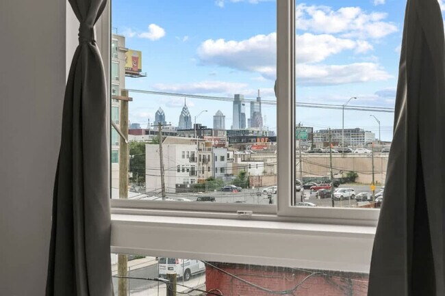 Building Photo - 916 N Delaware Ave