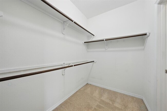 Building Photo - 27154 Harvest Pointe Ln