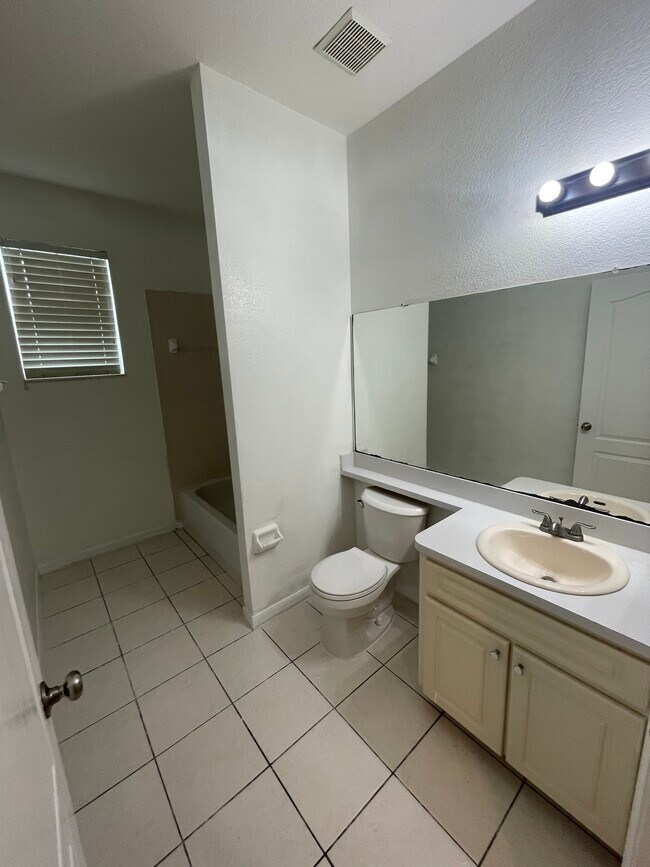 Building Photo - 611 Terranova Dr
