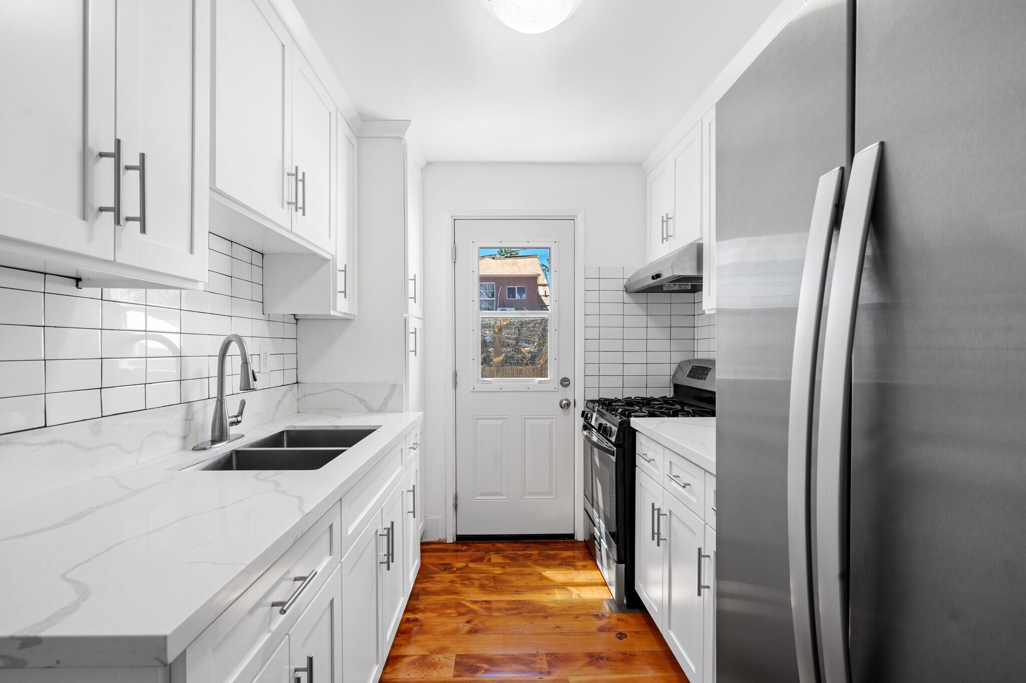 Kitchen - 207 E Avenue 31