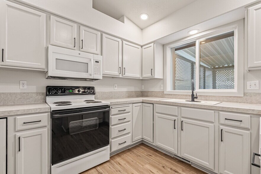 Building Photo - 11035 W Halstead Ct