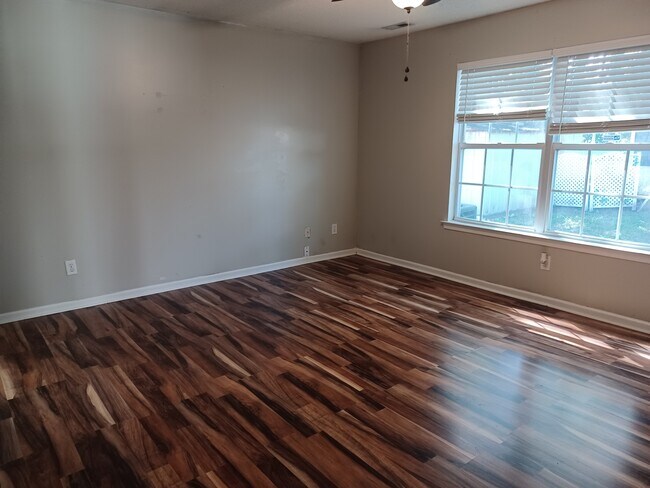 Building Photo - 5053 Huntclub Chase