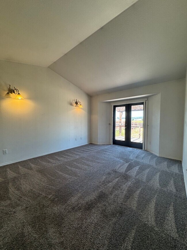 Building Photo - Spacious & Modern 3-Bedroom Home for Lease...