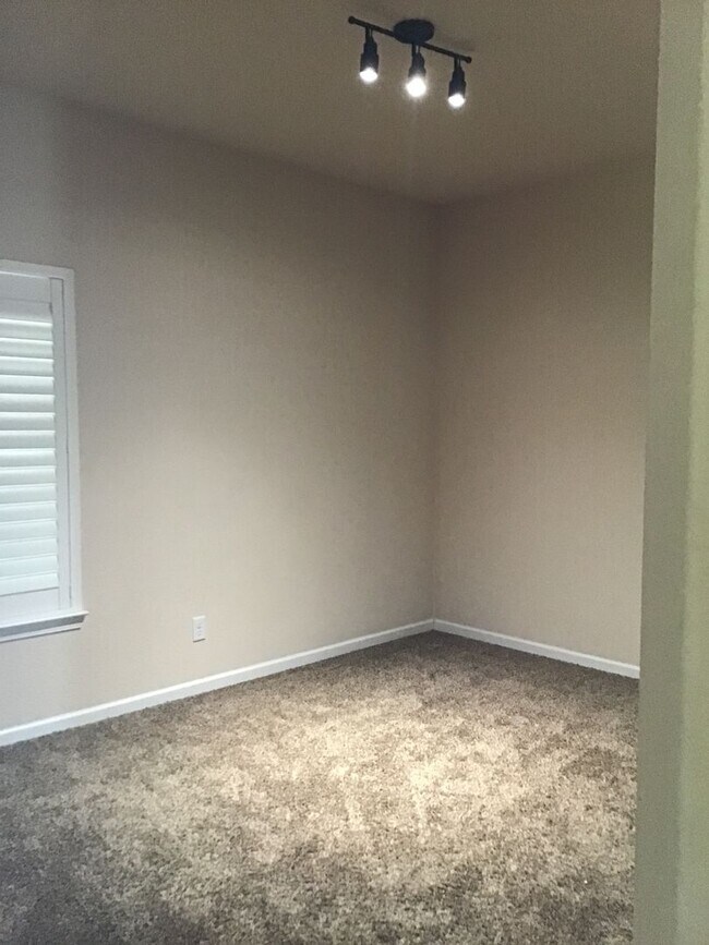 Building Photo - Beautiful Home - $200.00 of first month's rent