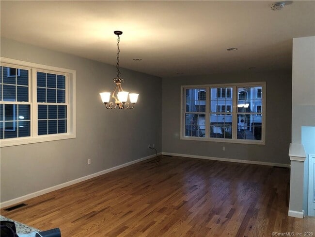 Building Photo - 19 Oak Meadows Dr