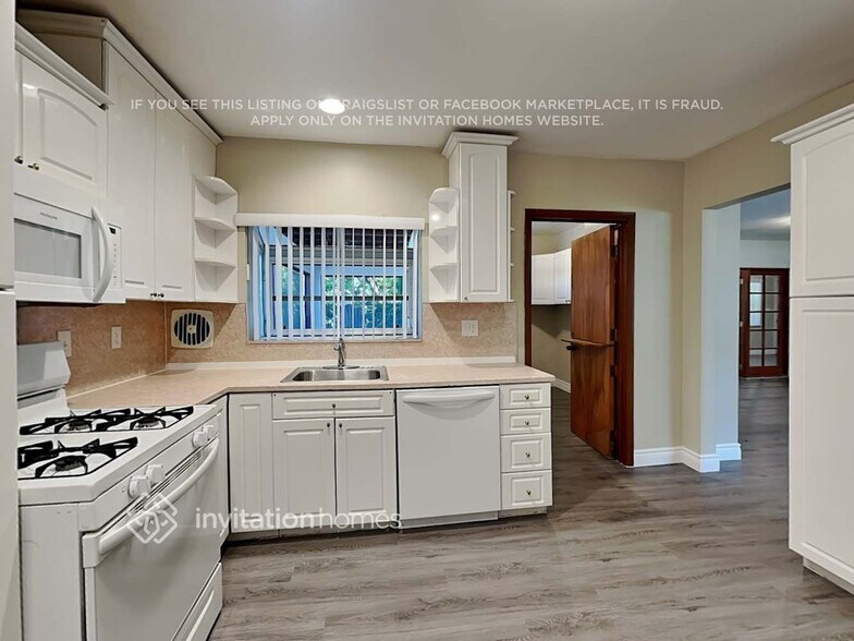 Building Photo - 9620 Thanksgiving Dr