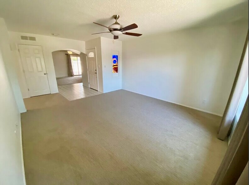 Building Photo - 984 N 85th Pl