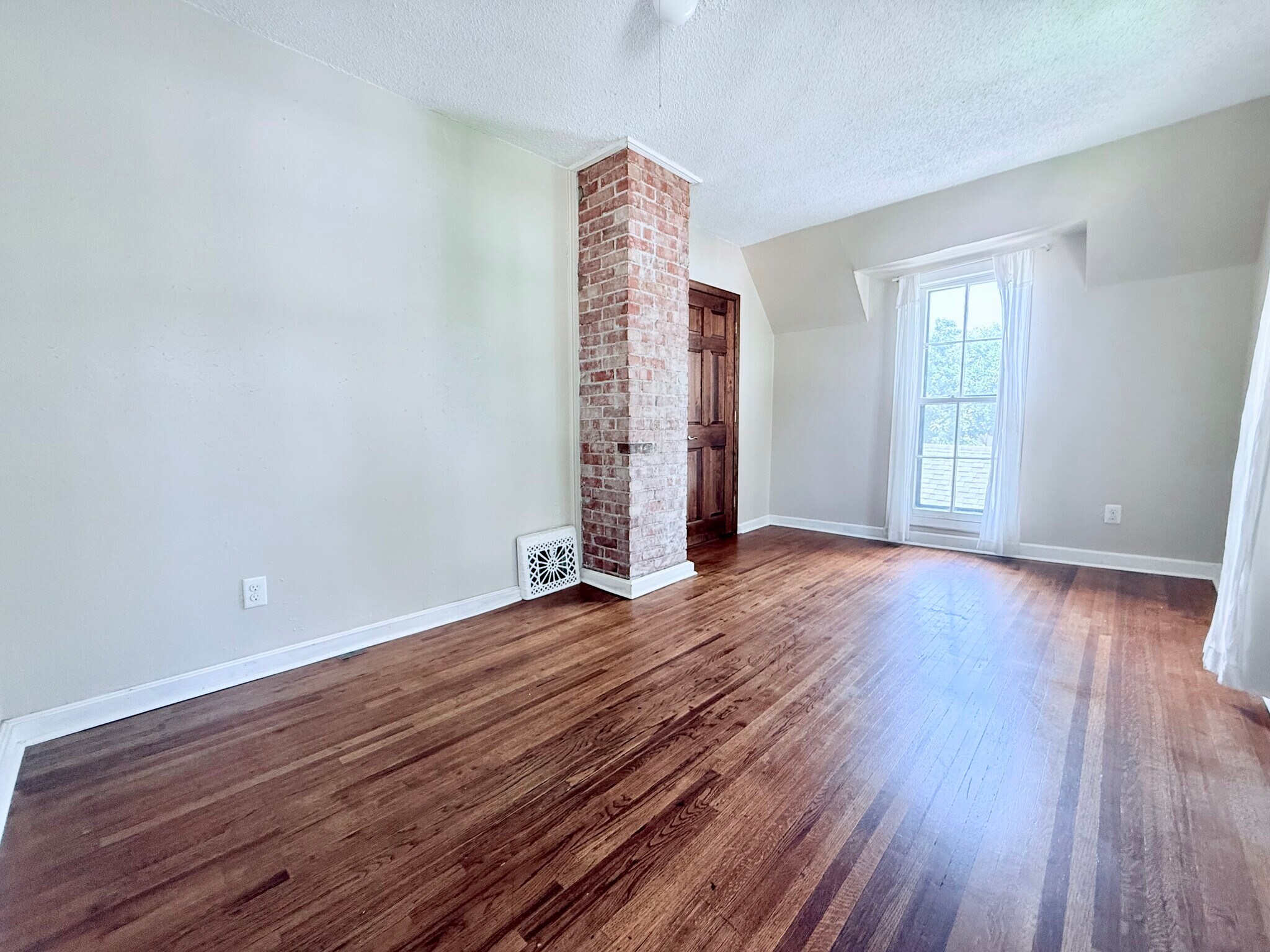 Bed #1 - 615 W 2nd St