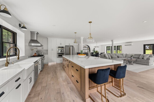 Building Photo - 372 Tucker Hill Rd