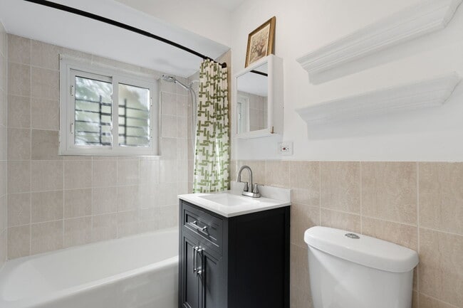 Building Photo - 7070 N Ridge Blvd