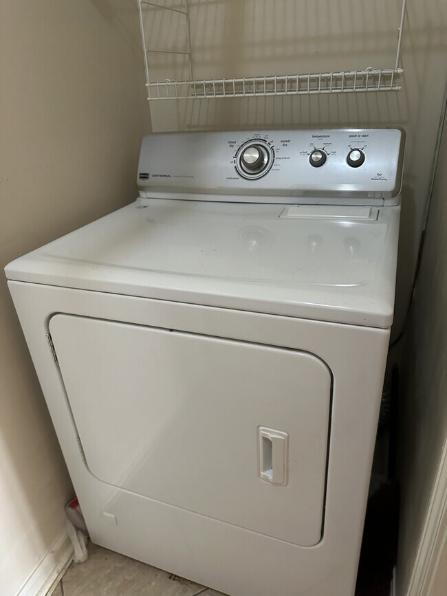 Building Photo - 8908 Asheville Dr