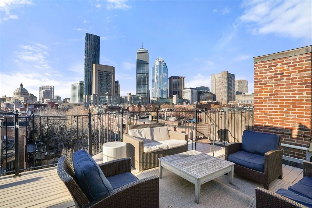 Building Photo - 533 Columbus Ave