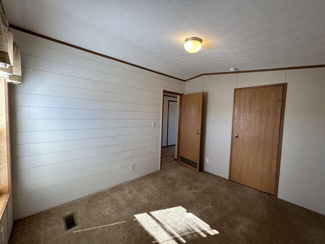 Building Photo - 151 Meadow Lark Ln