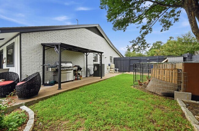 Building Photo - 4805 Greystone Dr