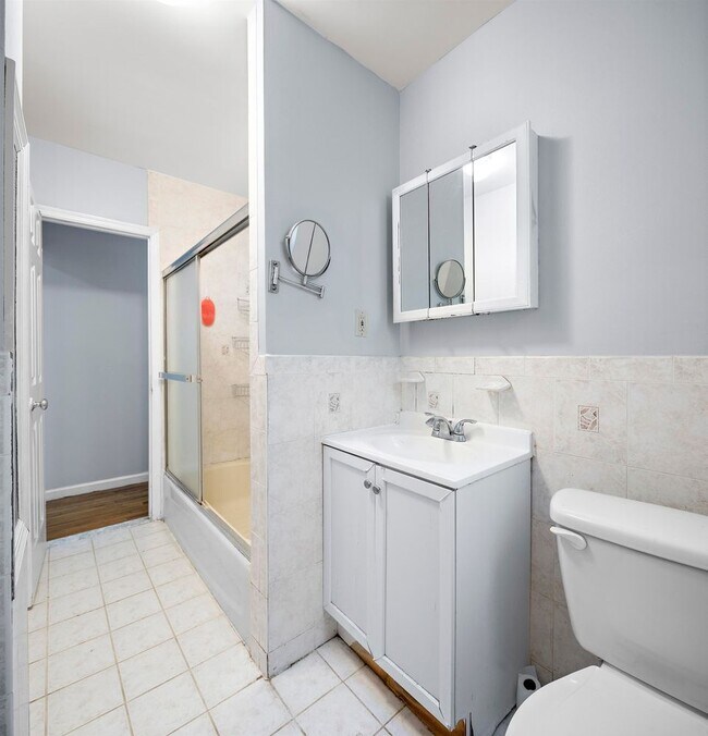Building Photo - 6209-6215 Boulevard E-1GN-1GN