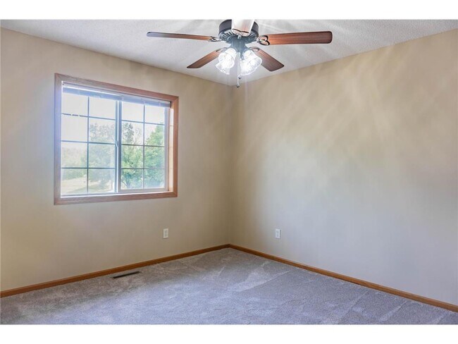 Building Photo - 1236 Heather Ln