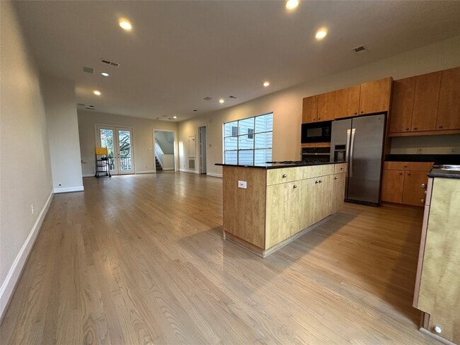 Building Photo - 2713 Crawford St