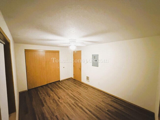 Building Photo - 409 SE 143rd Ave