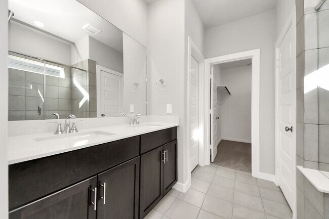 Building Photo - 16690 Sterling Clf St