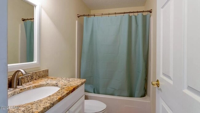 Building Photo - 816 W 8th St Cir