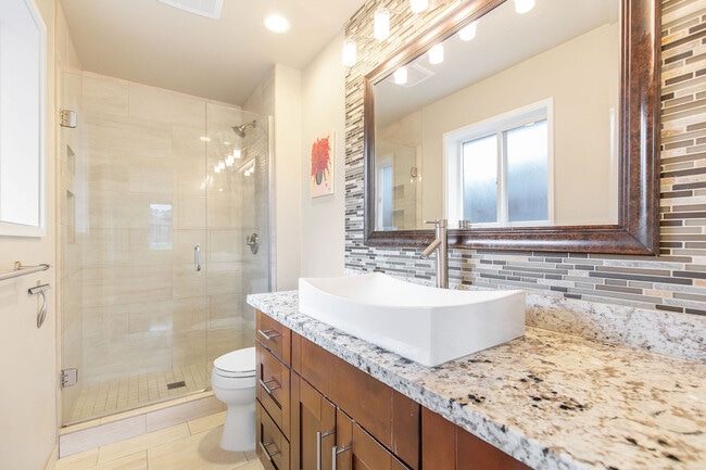 Building Photo - 4403 Powell Pl S