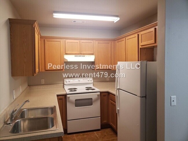 Building Photo - 1043A Vale St