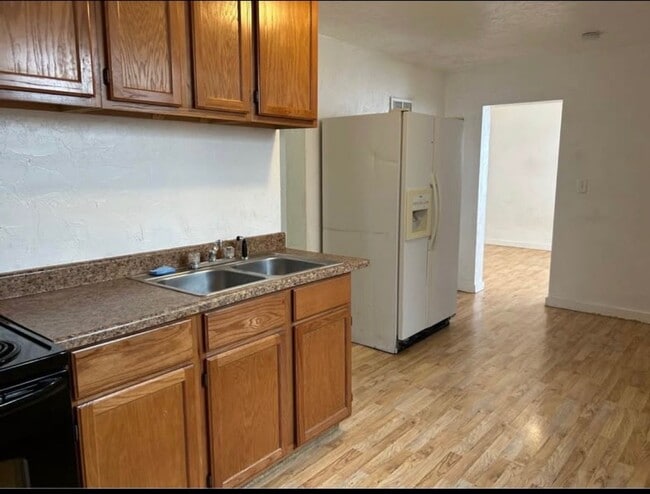 Building Photo - 443 E 300 N