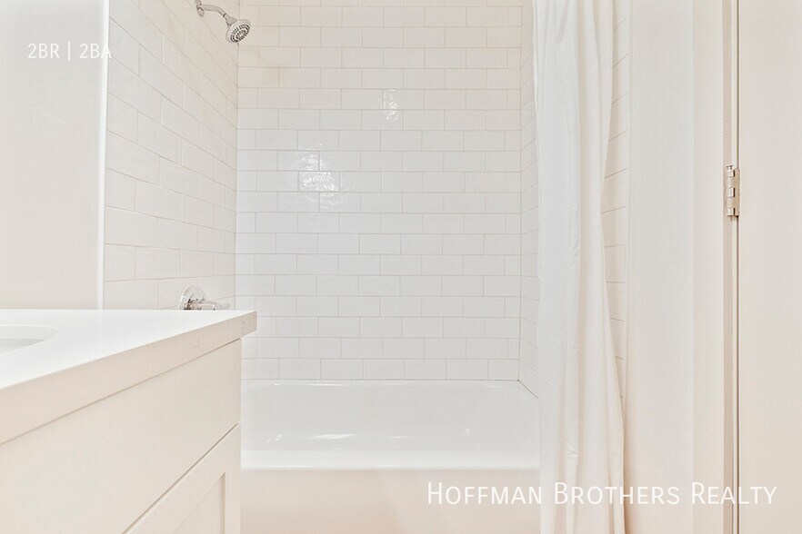 Building Photo - 821 3rd St