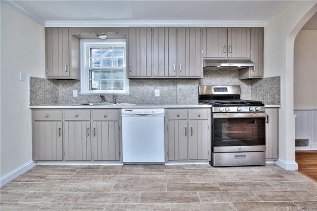 Building Photo - 30 Catherine St