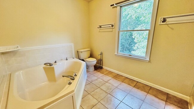 Building Photo - 8+ PRIVATE ACRES - KING GEORGE