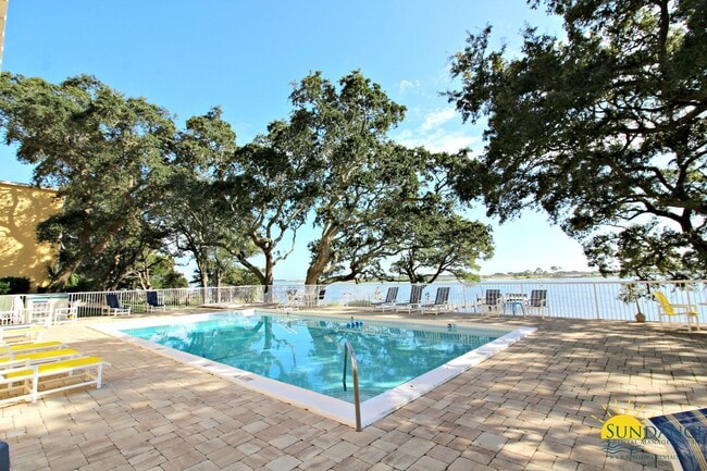 Building Photo - 1 mile East of Hurlburt AFB, beautiful Cedars condo!