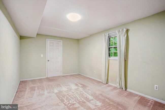 Building Photo - 6603 Tina Ln