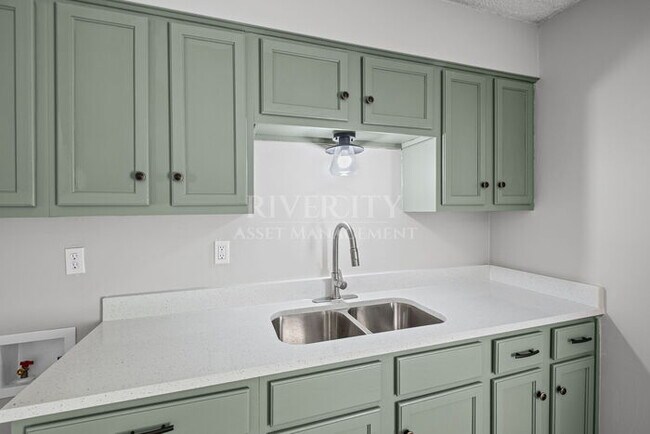 Building Photo - SECTION 8 WELCOMED!!!! A NEWLY RENOVATED BEAUTY !!!!