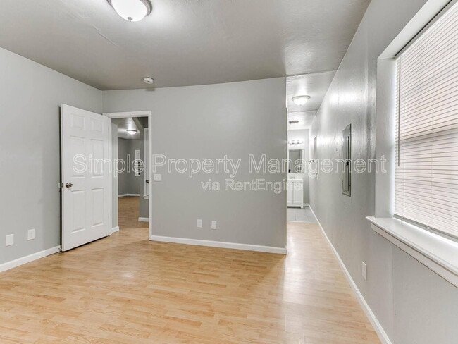Building Photo - 137 S Draper Ave
