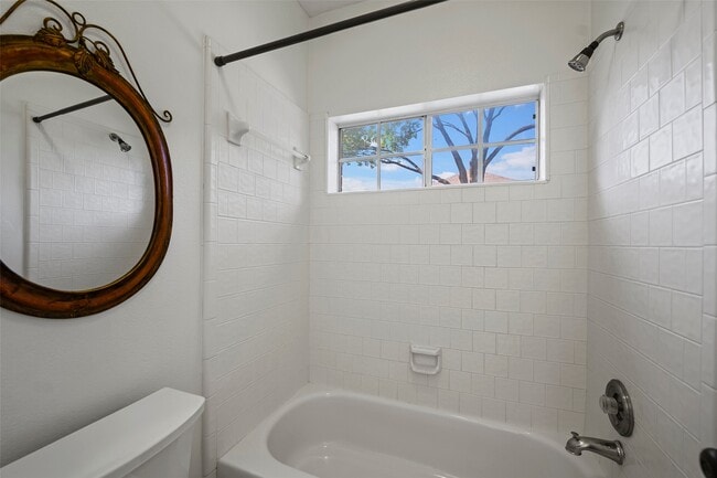 Building Photo - 15106 Vista Heights Dr