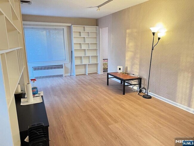 Building Photo - 272 Frances St