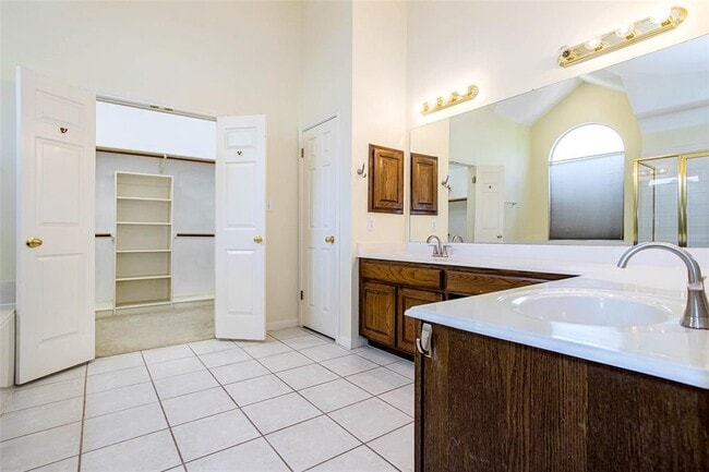 Building Photo - 3605 Bayton Dr