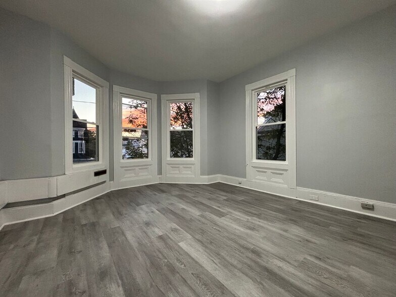 Building Photo - 1158 Howard Ave