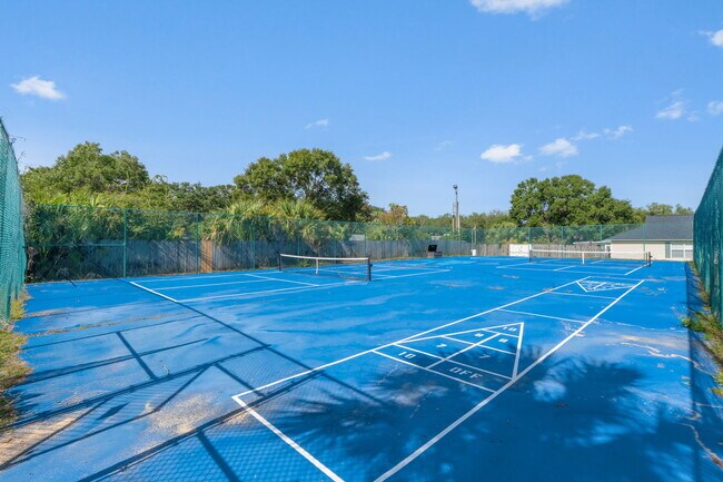 Building Photo - 2711 Bay Club Dr