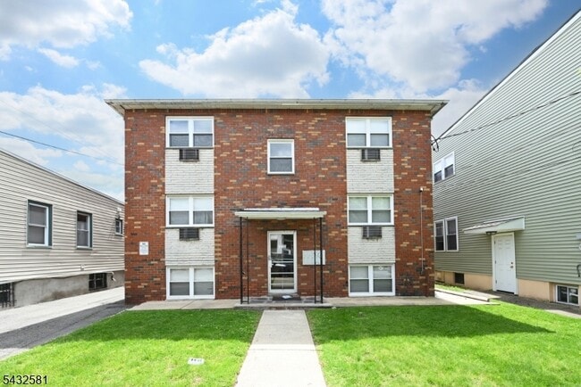 Building Photo - 52 Naples Ave