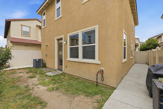 Building Photo - 26844 Albion Way