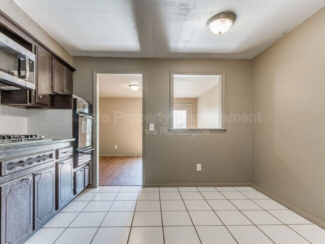 Building Photo - 4008 SE 47th St