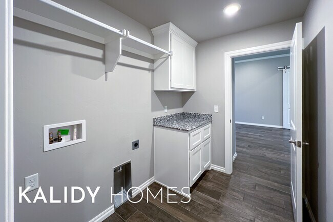 Building Photo - 805 Red River Dr