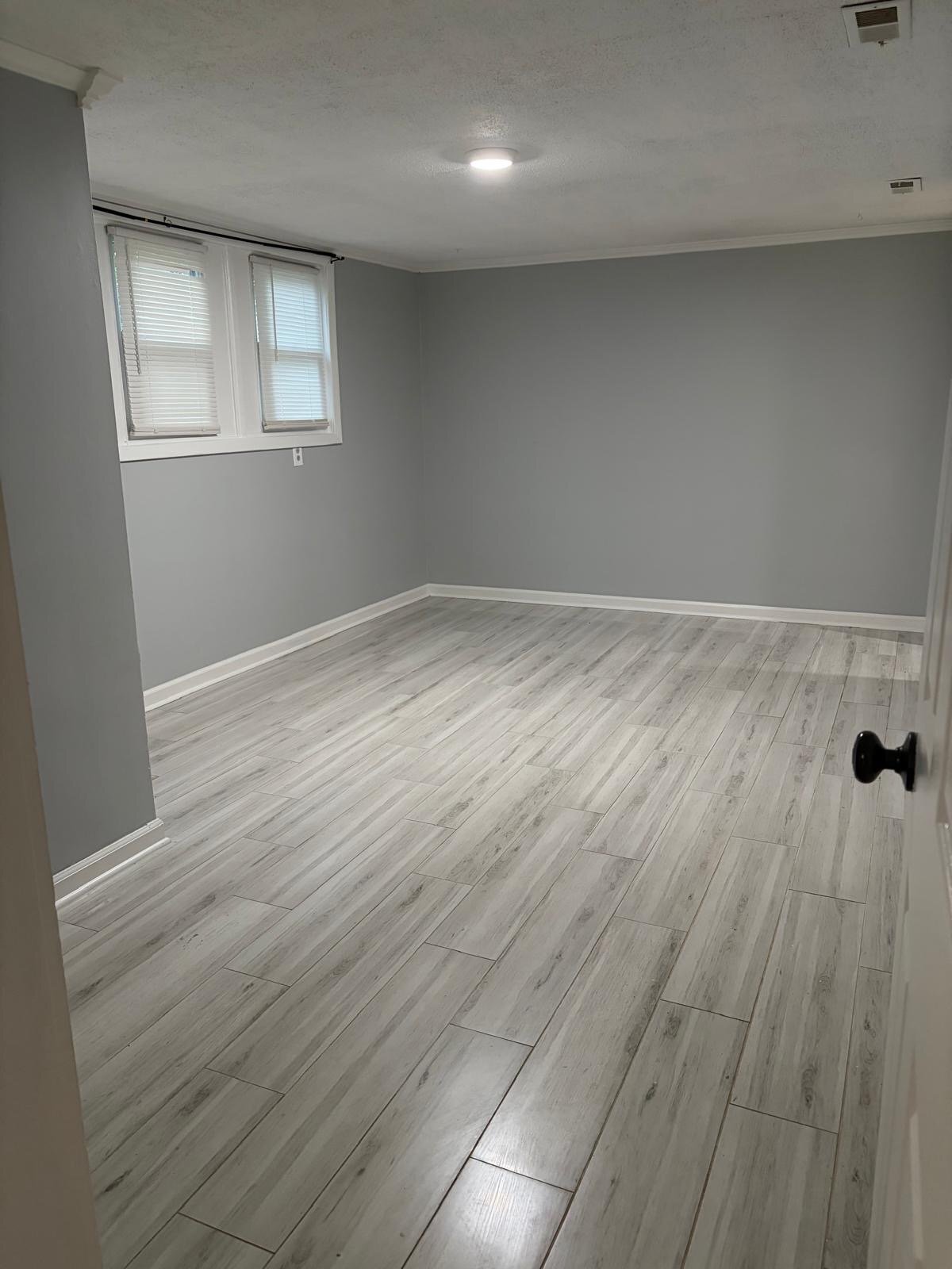 Building Photo - 13430 Pinetree Dr