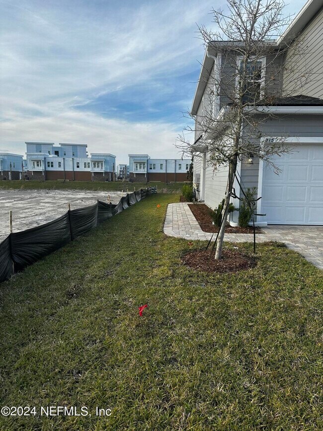 Building Photo - 315 Brandon Lks Dr