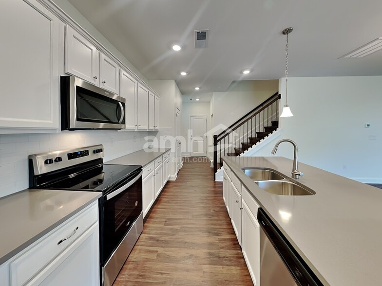 Building Photo - 7208 Garrett Ct