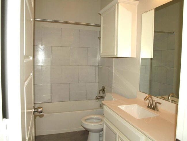 Building Photo - 213 Parable Cove