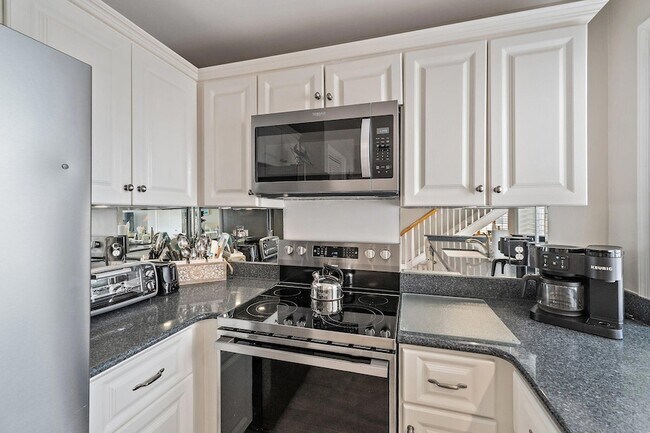 Building Photo - 353 S US Hwy 1